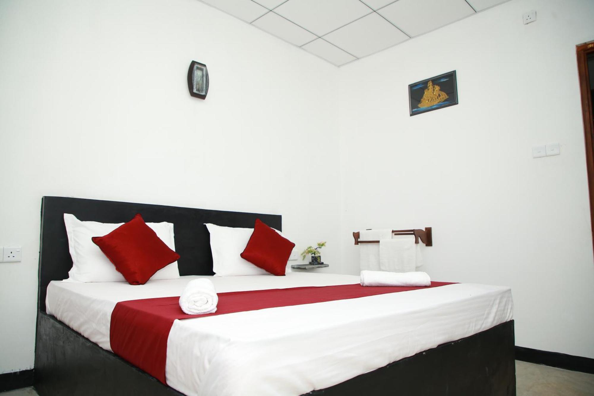 Samee Dream Guest Hotel Midigama Exterior photo