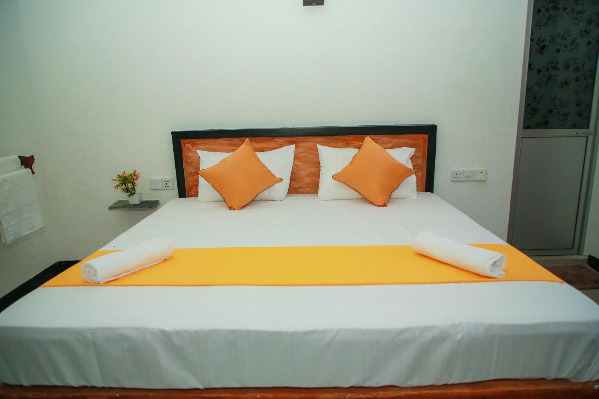 Samee Dream Guest Hotel Midigama Exterior photo